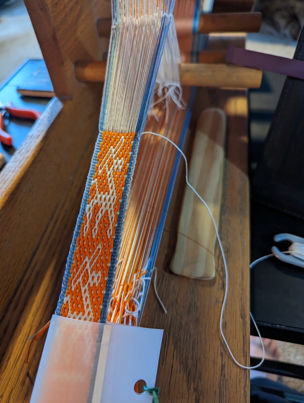 llama motif in pebble weave